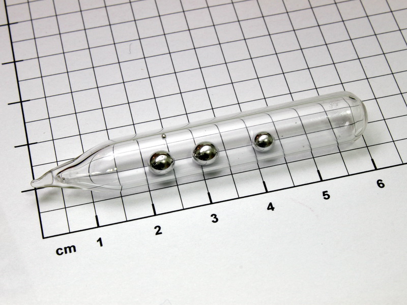 Flüssiges Galliummetall unter Vakuum - Klebt nicht!